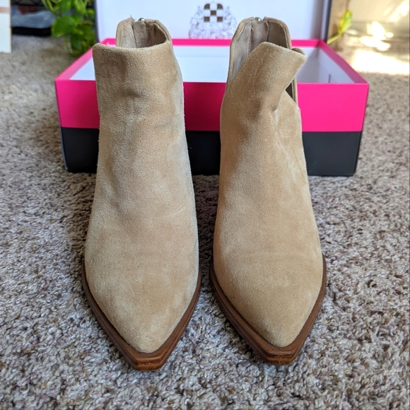 Vince Camuto Gigietta Booties - Picture 4 of 8